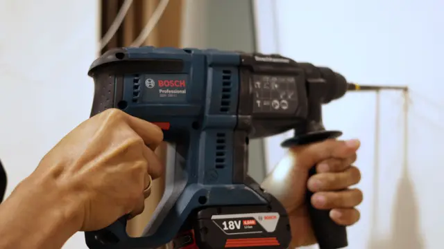 Dụng cụ điện cầm tay không dây 18V từ Bosch
