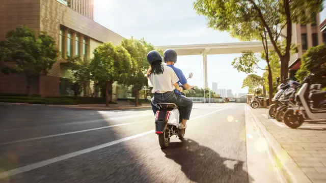 Lái xe bằng một tay ga